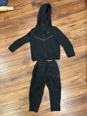 Nike Tech set kids